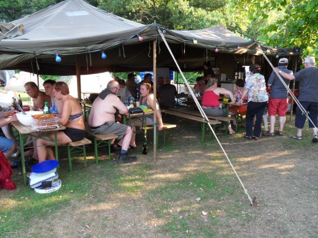 Erzählen, lecker Essen und Trinken - Was braucht man mehr?