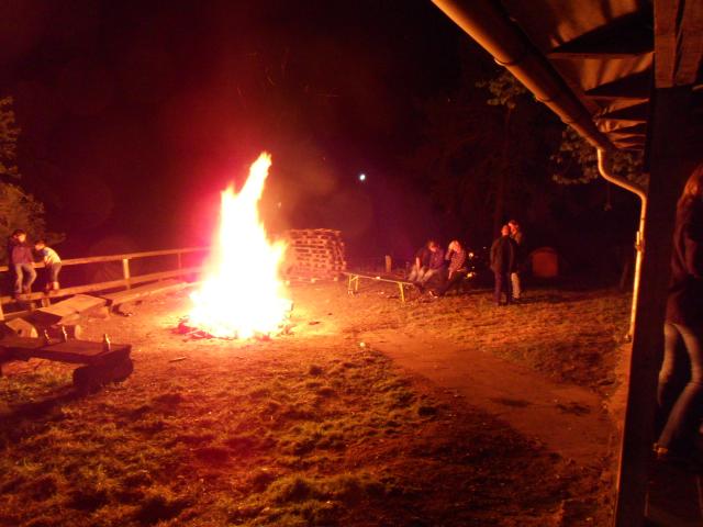 Lagerfeuer am Samstag Abend