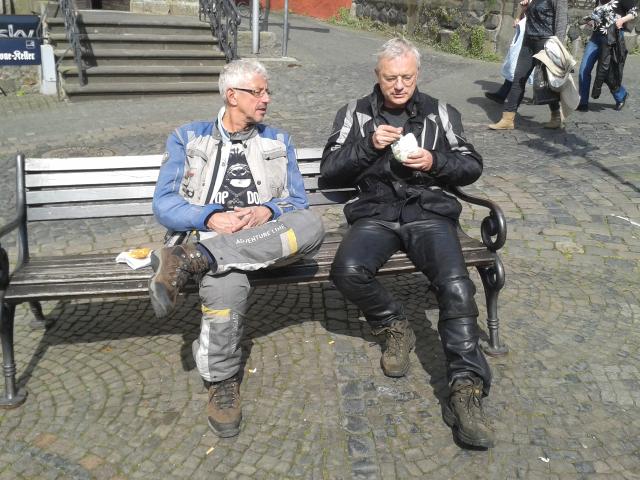 Reini und Reinhold im Zentrum von Hachenburg