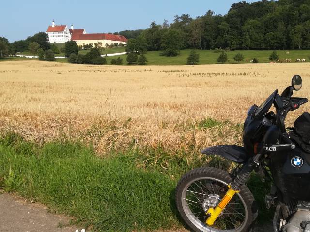 ein letzter Blick auf das Schloss Mochental