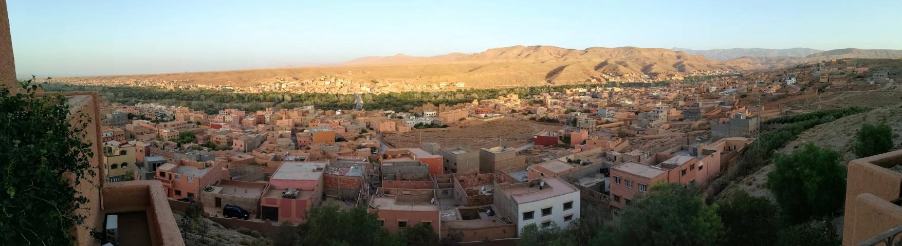 die Aussicht von unserem Hotel &uuml;ber das Tal