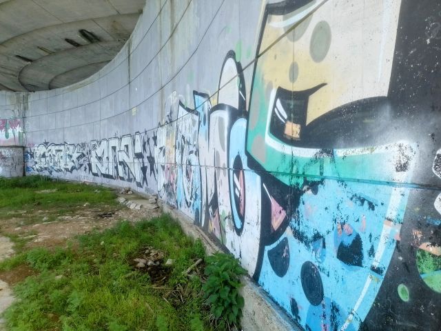Heute ist das Denkmal eine Ruine, vom Wind ausgezehrt, von der Zeit gezeichnet. 