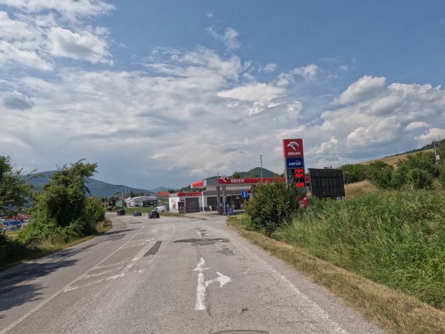 Im Tal finde ich schlielich eine Tankstelle.