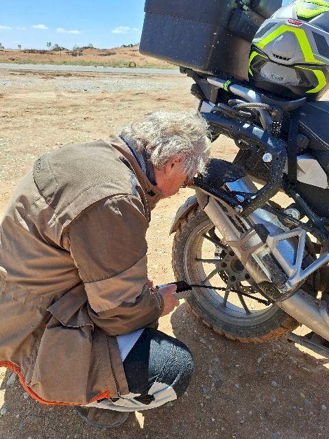 Wolfgang reduziert den Reifendruck – jetzt wird es ernst.