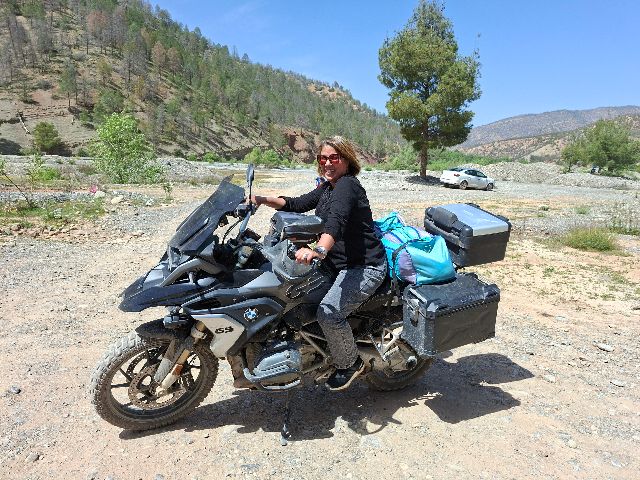 Platznehmen für ein Foto mit einer Unbekannten