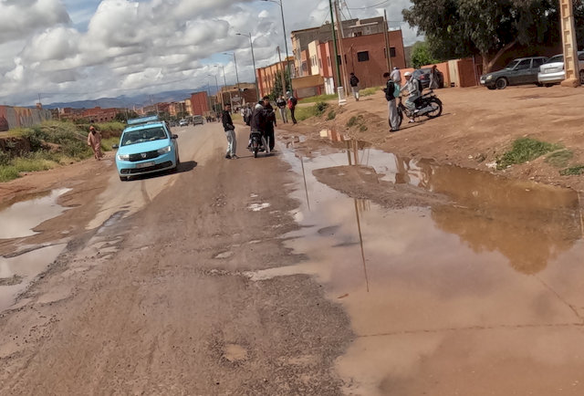 , vorsichtig durch Pfützen und über rutschige Untergründe. 