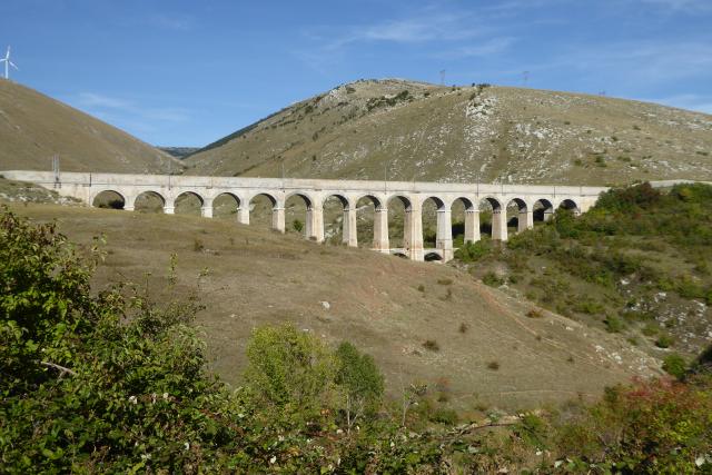 Brücke auf dem Weg nach L'Aquila