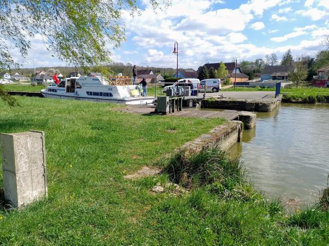 an der Schleuse bei Valdieu-Lutran