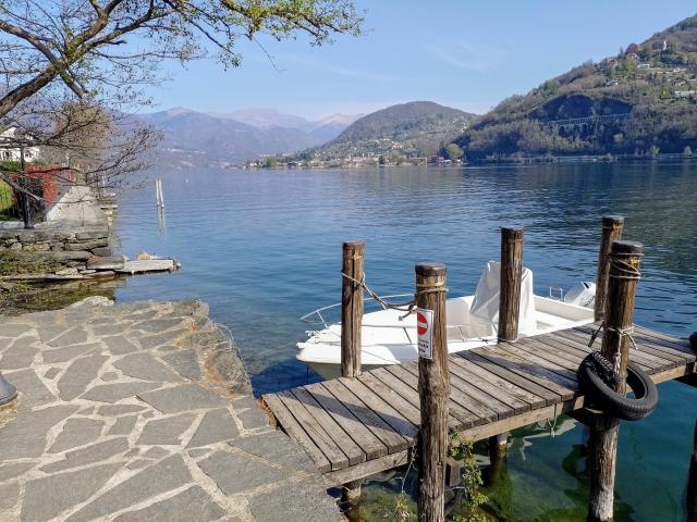 am Ufer des Orta-Sees im Piemont