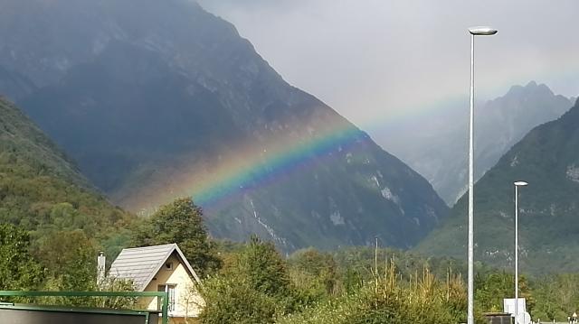 Regenbogen auf dem Weg nach Bovec