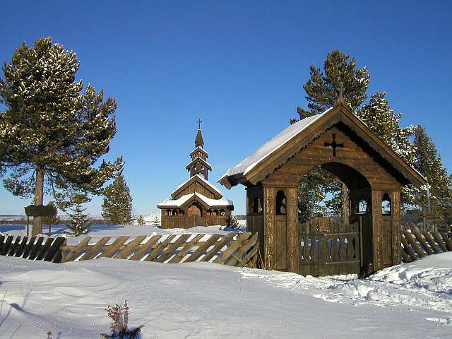 Spaziergang im Schnee - Kirche in Hotelnhe