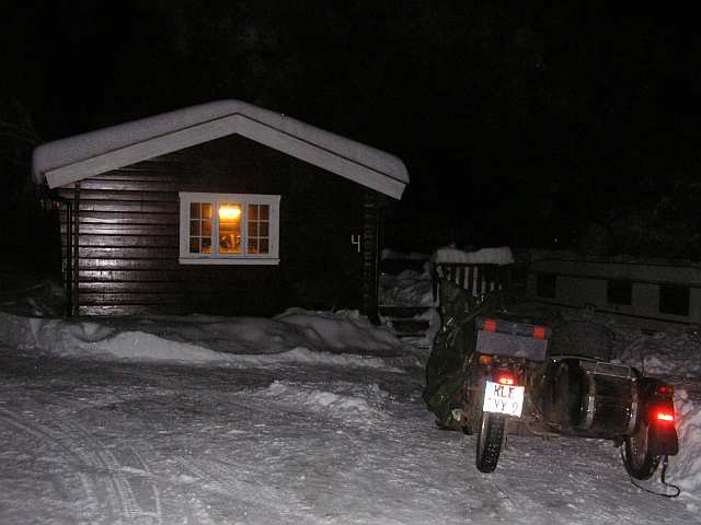 Hütte bei Nacht