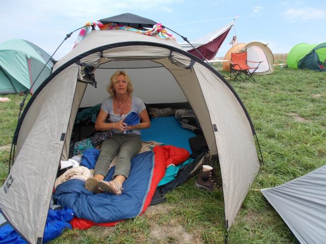 Noch war Platz neben unserem Zelt, aber das sollte sich bald ändern.r