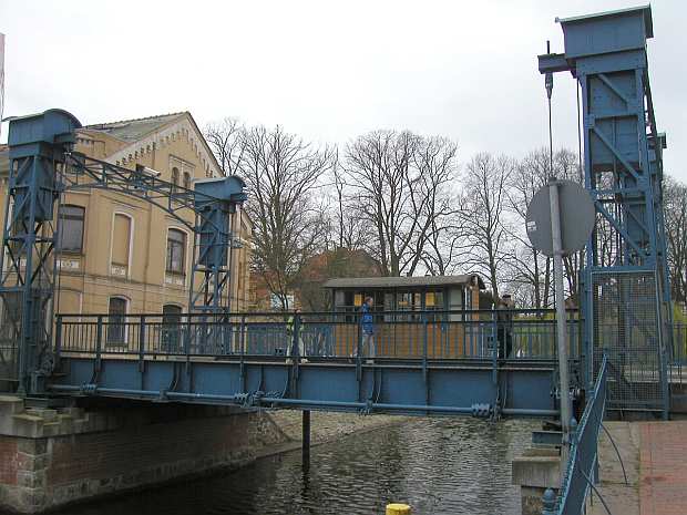 Hubbrücke in Plau am See