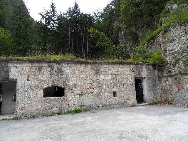 alte Bunkeranlage am Lago del Predil