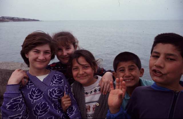 Kinder am Hafen von Karatas