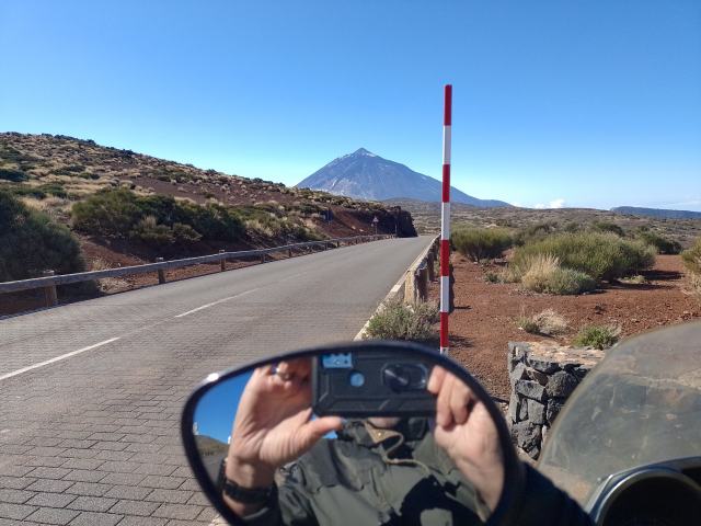 oberhalb von 2.000m unterwegs - der Teide rückt näher