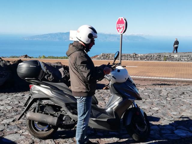 im Hintergrund die Insel La Gomera