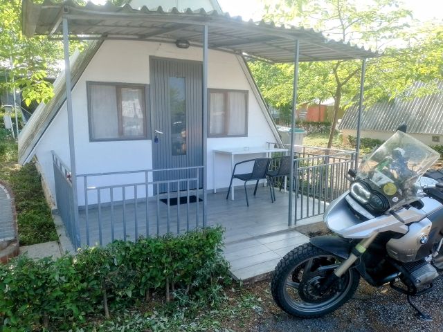 Hütte am *Olympos Beach* Campingplatz