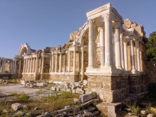 zu Fuß durch das antike Side