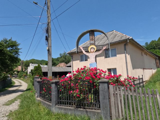 Jesuskreuz am Wegrand