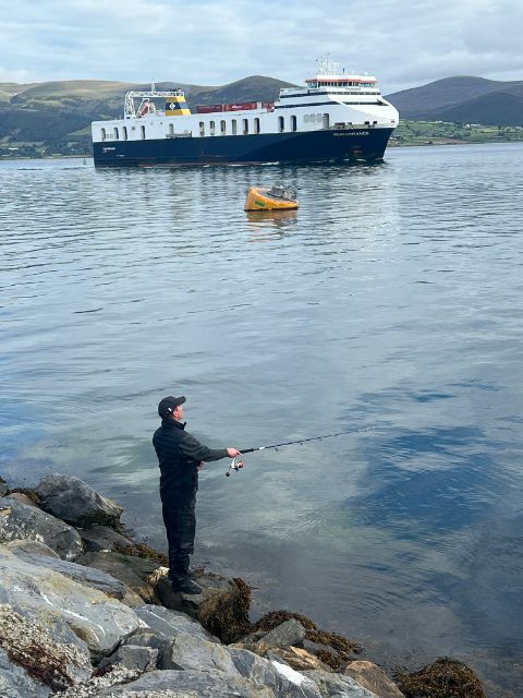 einige Angler, die den ruhigen Morgen genossen