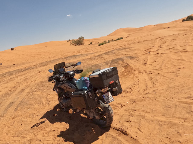 Wir haben die großen Sanddünen bei Merzouga erreicht.