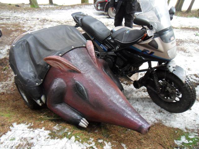neugierig auf die vielen Motorradumbauten und -konstruktionen