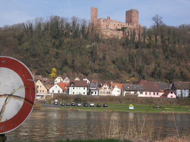Mondfeld, ein charmantes kleines Dörfchen am Rande des Maintals
