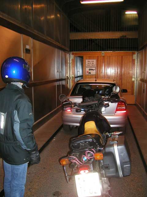 im Aufzug gehts nach unten in den Alten Elbtunnel