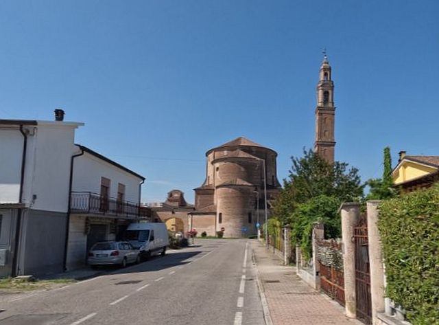 der Schiefe Turm von Ficarolo