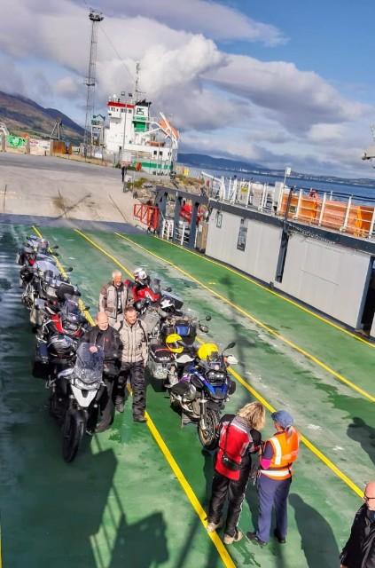 Die erste Fähre des Tages: die Carlingford Lough Ferry, die Greenore in der Republik Irland mit Greencastle in Nordirland verbindet