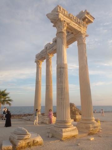 am Apollon-Tempel in Side