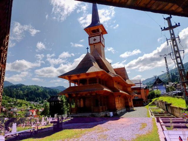 die nach einem Brand wiederaufgebaute Holzkirche in Borsa